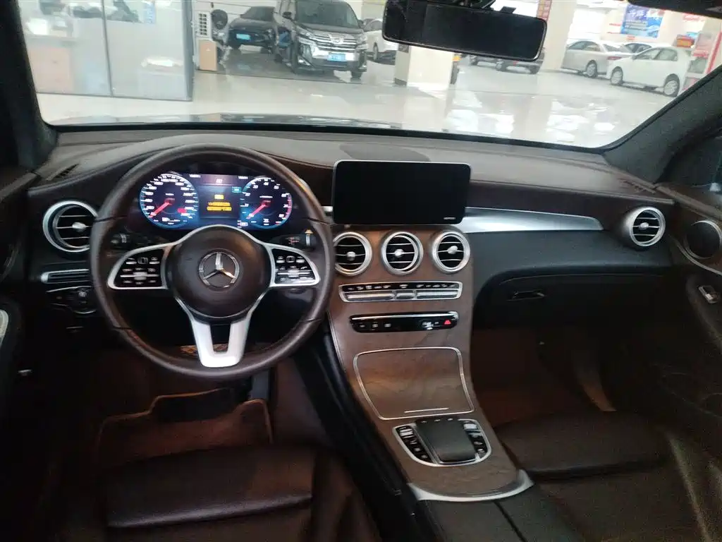 MERCEDES-BENZ GLC