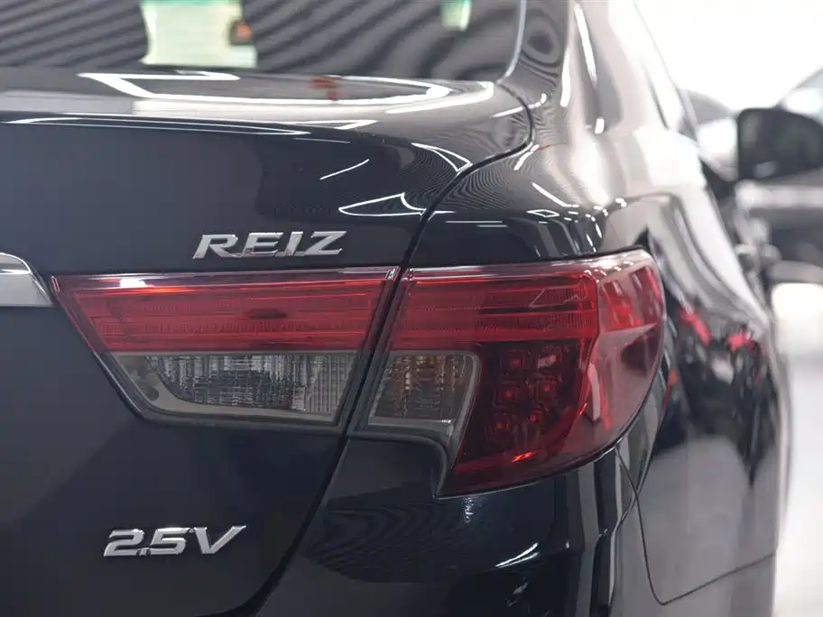 Toyota Reiz 2013 2.5V Elite Edition фото 25