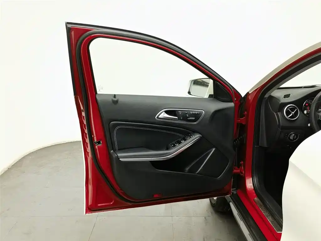 Mercedes-Benz GLA 2016 GLA 200 Dynamic фото 8