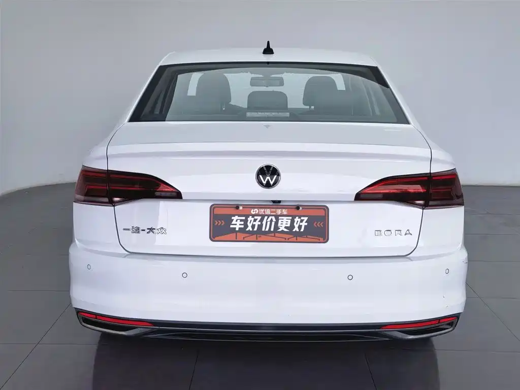 VOLKSWAGEN BORA