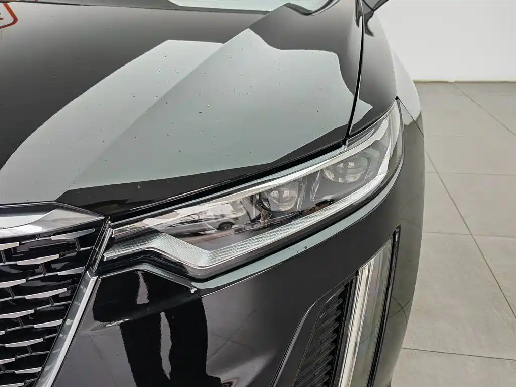 CADILLAC XT6