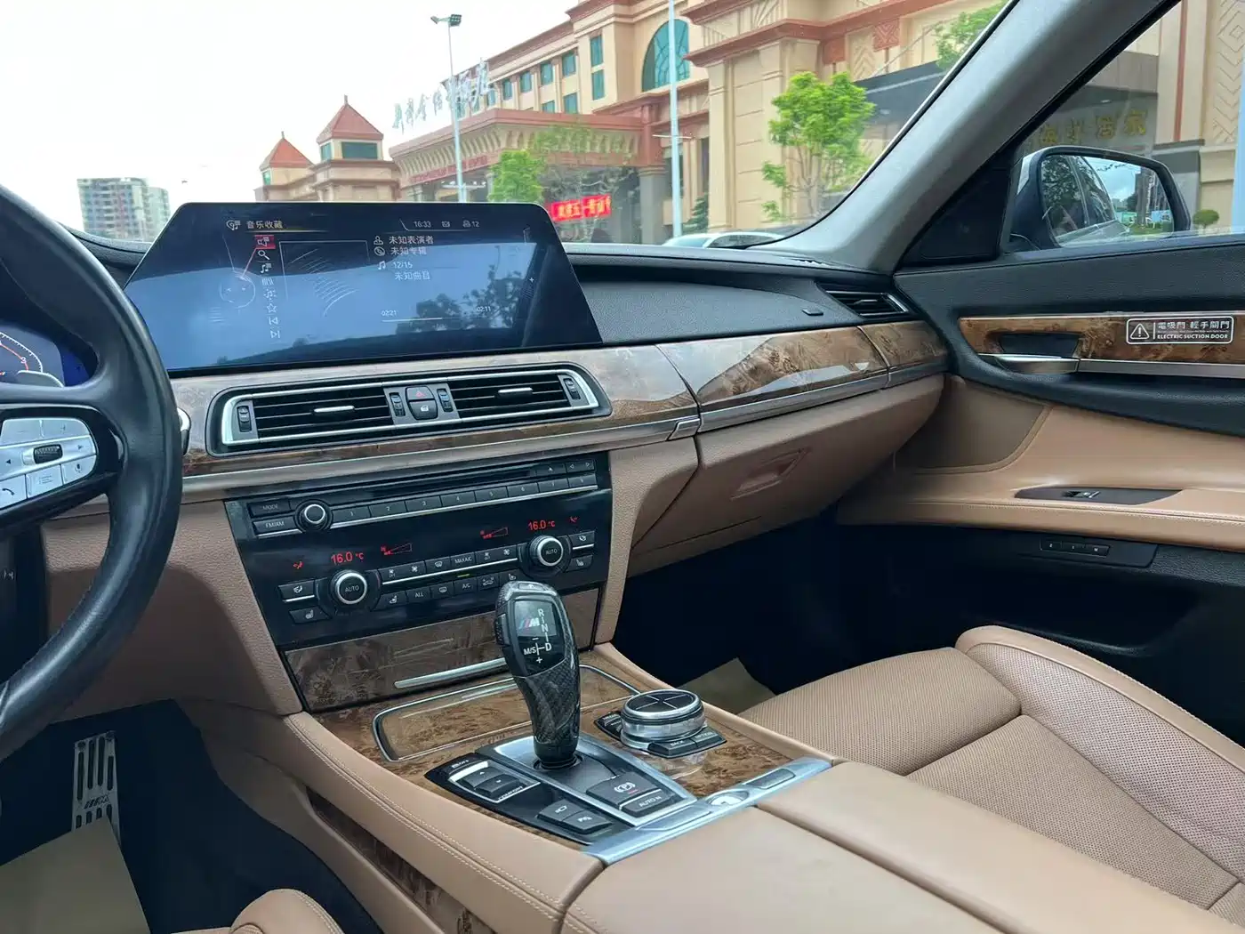 BMW 7 Series 2013 Model 740Li Luxury фото 12
