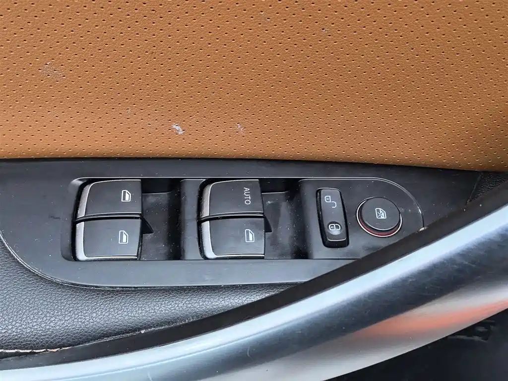BYD Song 2016 1.5TI Manual Premium фото 9
