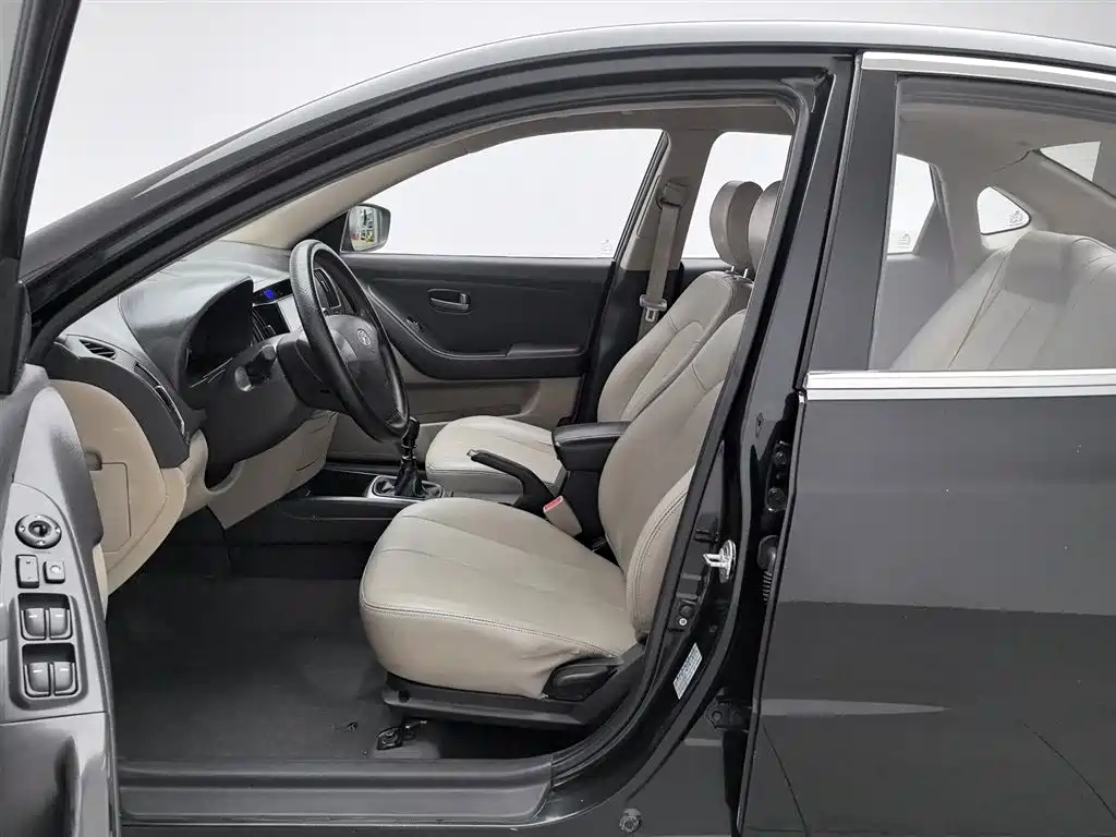 Hyundai Elantra 2011 1.6L Manual Comfort фото 10