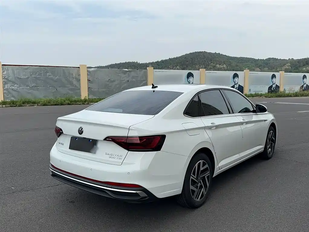 Volkswagen Sagitar 2025 300TSI DSG Flying Leap Edition фото 13