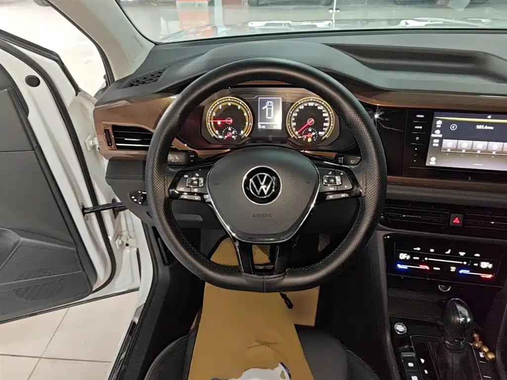 VOLKSWAGEN TUYUE
