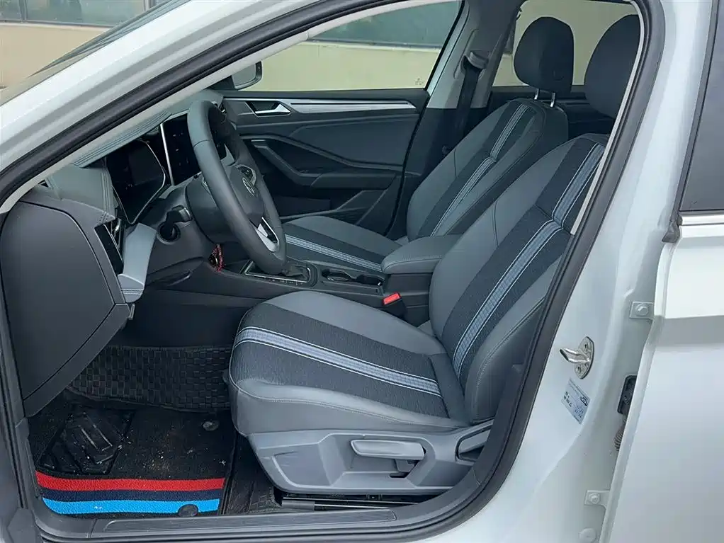 Volkswagen Sagitar 2025 300TSI DSG Flying Leap Edition фото 11