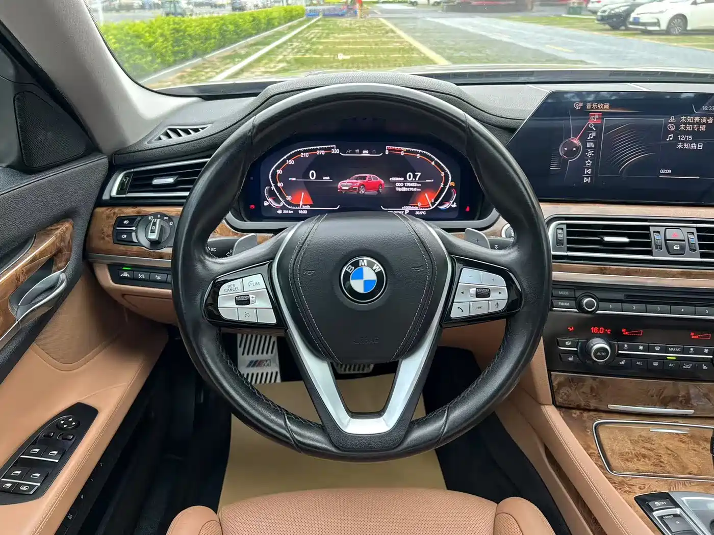 BMW 7 Series 2013 Model 740Li Luxury фото 11