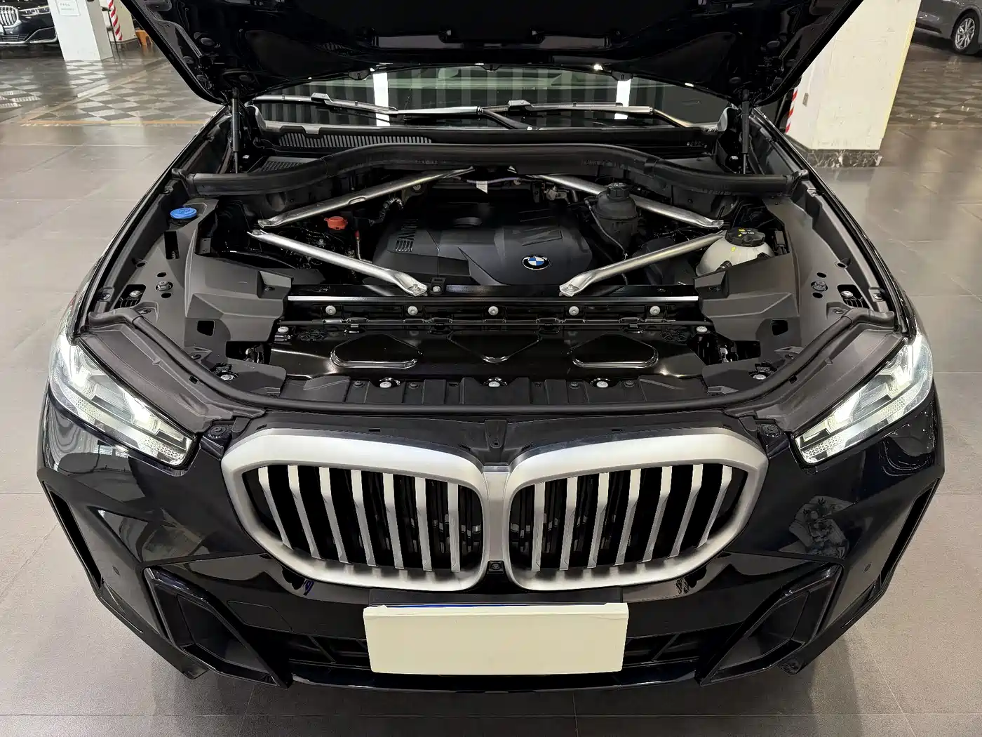 BMW X5 2023 xDrive 30Li Premium M Sport Black Night Package фото 18