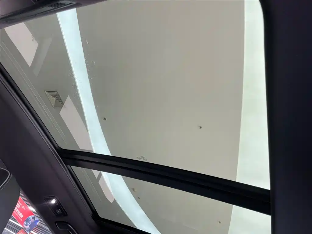VOLKSWAGEN T-ROC EXPLORING SONGS