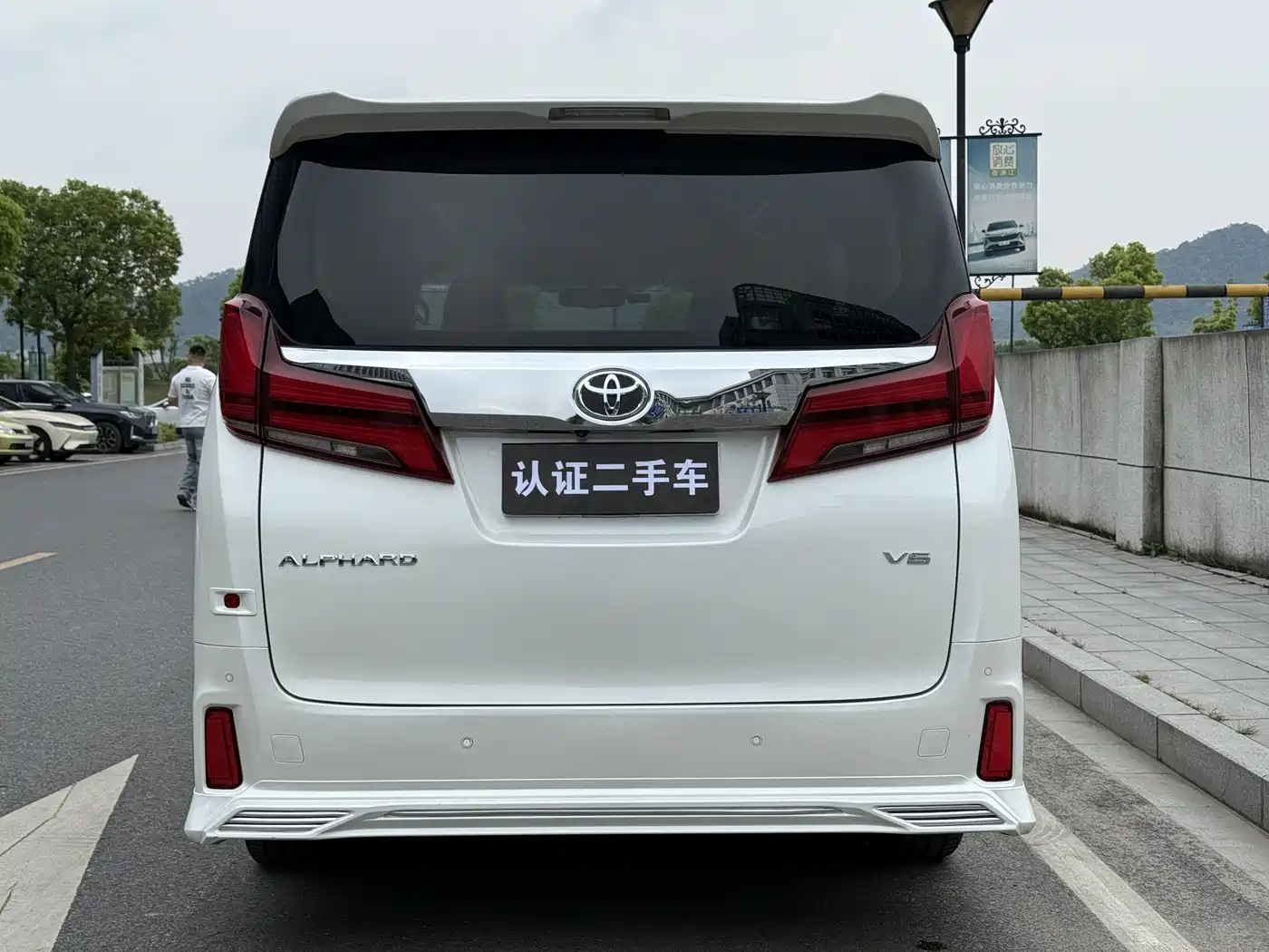 Toyota Alphard 2018 Facelift 3.5L Luxury Edition фото 6