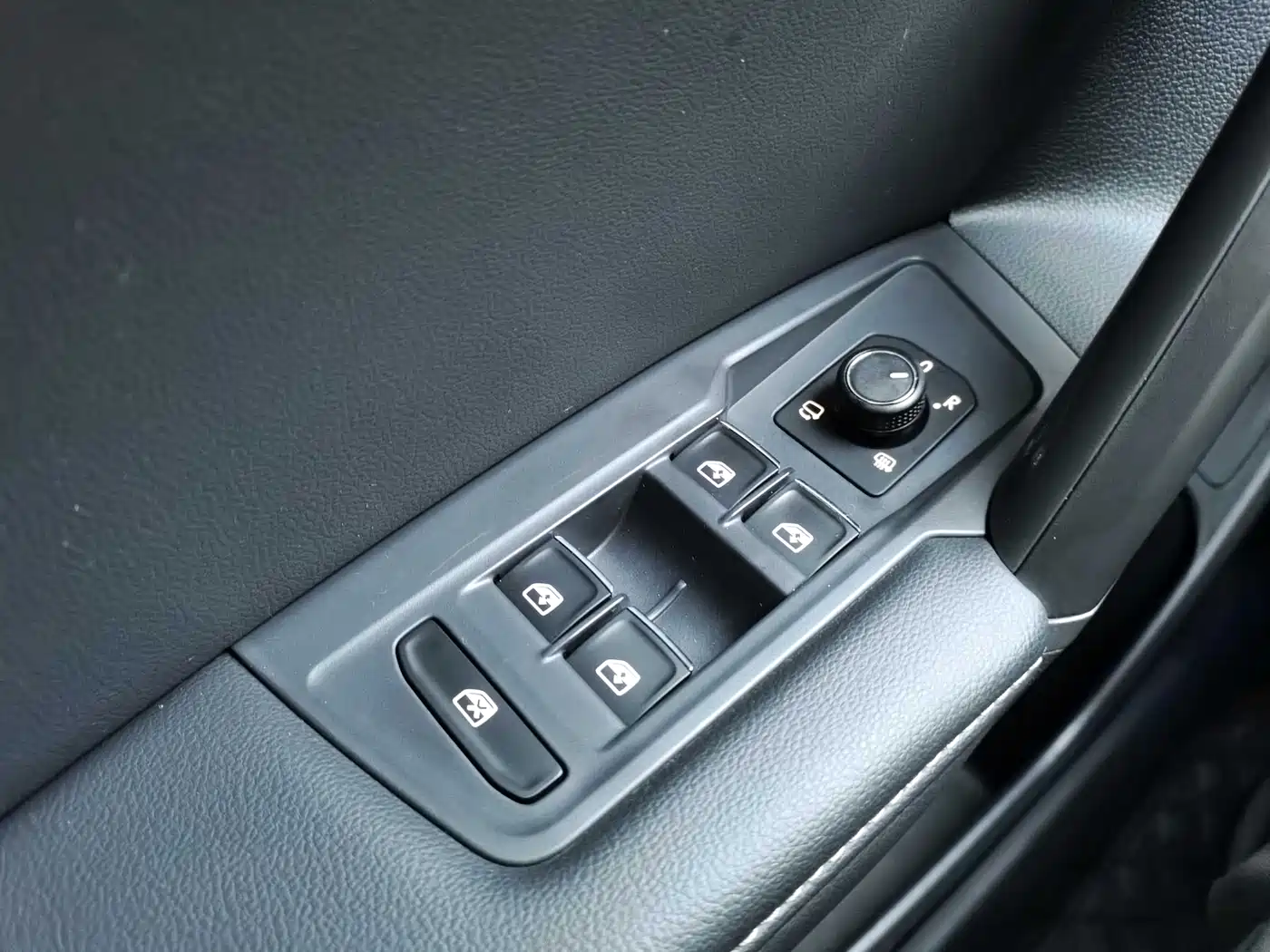 Volkswagen Tiguan L 2019 380TSI Auto 4WD Smart Luxury Edition China VI фото 18