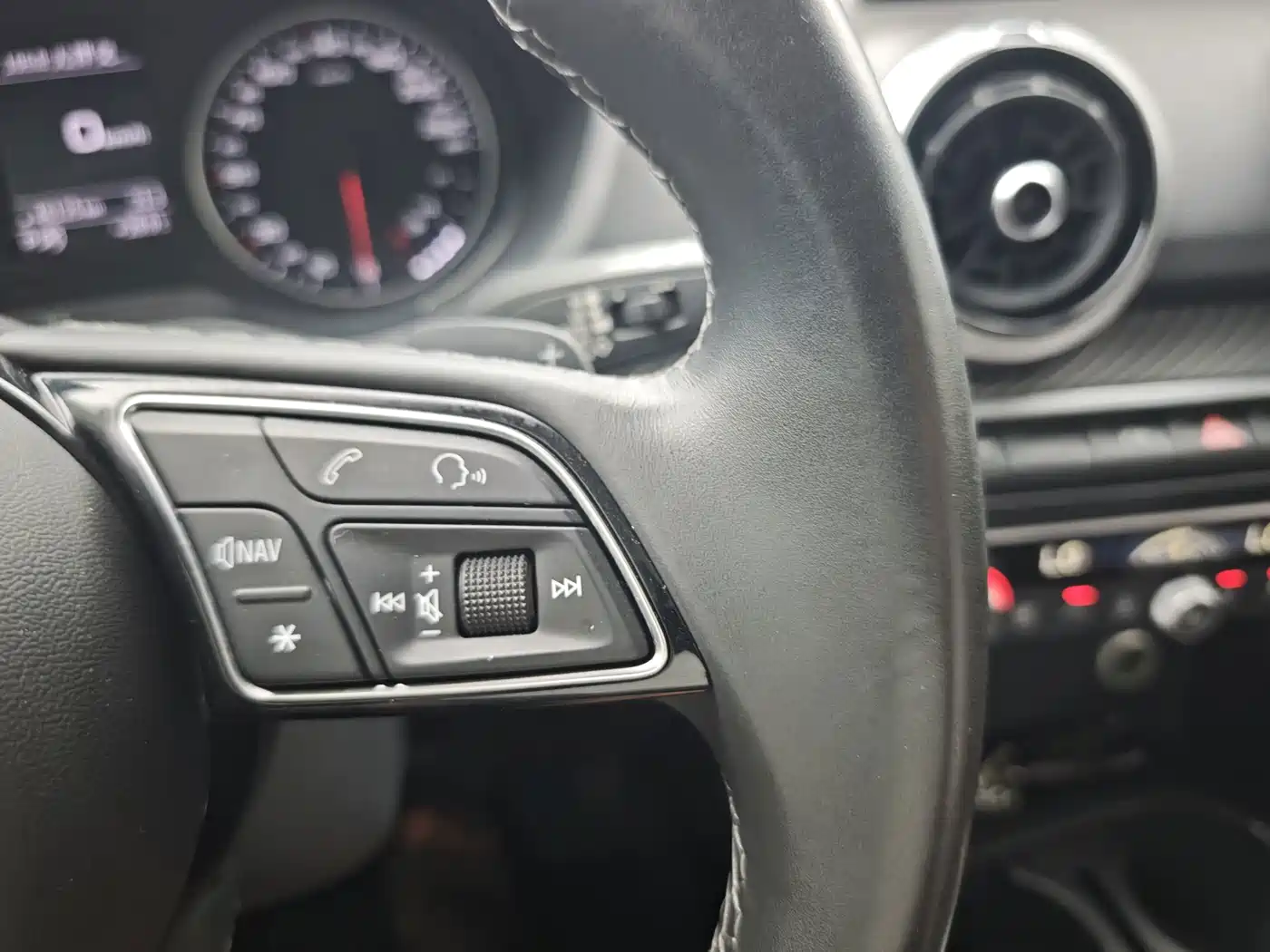 Audi Q2L 2024 2023 35TFSI Luxury Sport