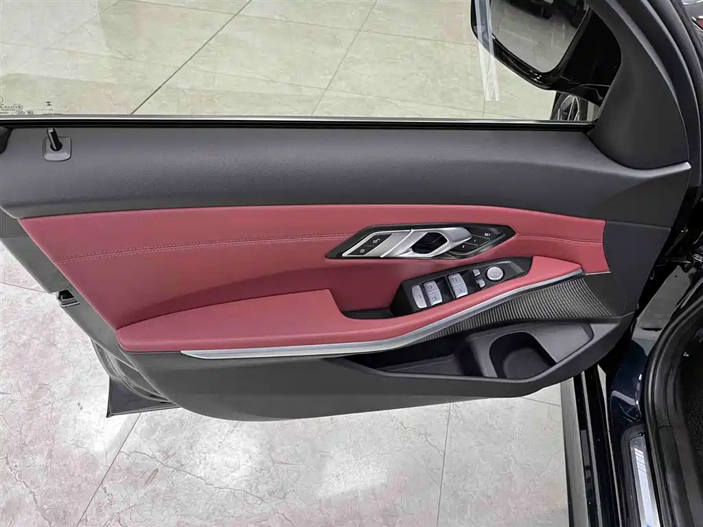 BMW 3 Series 2023 320Li M Sport Package фото 10