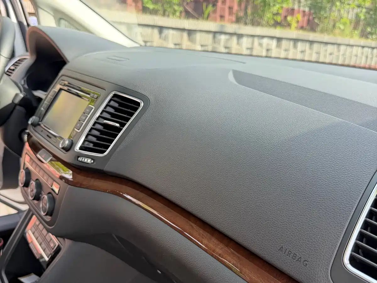 Volkswagen Sharan 2014 2.0TSI Comfort фото 15