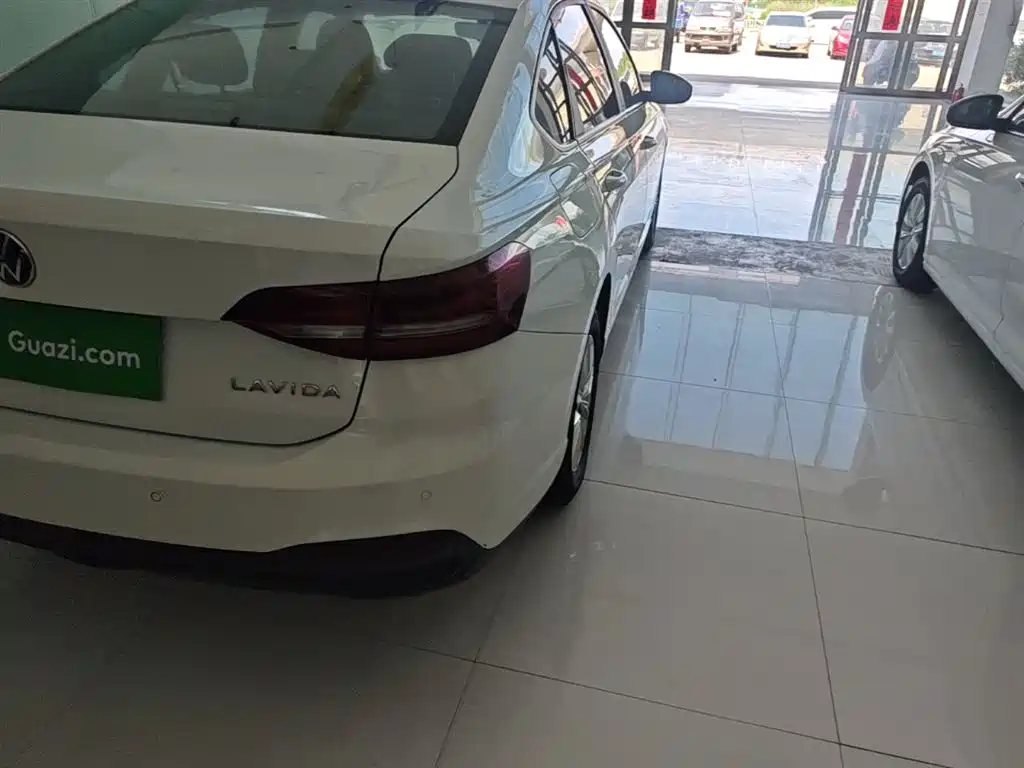 Volkswagen Lavida 2023 Facelift 1.5L Auto Comfort Edition фото 8