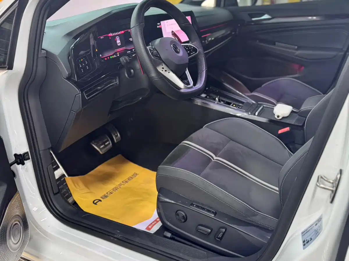 Volkswagen Golf 2023 280TSI DSG R-Line Lite фото 9