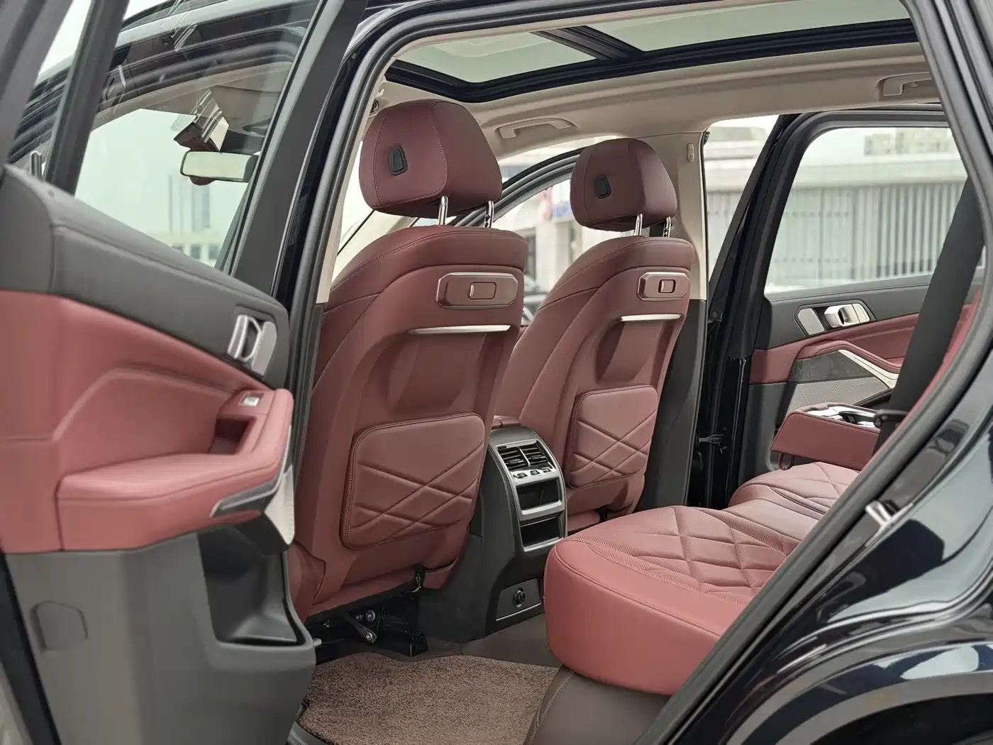 BMW X5 2025 Model xDrive 30Li Exclusive M Sport Blackout Package фото 5