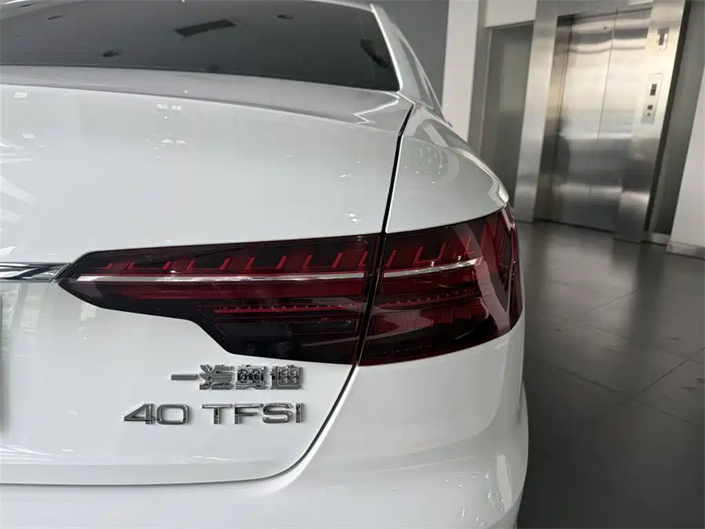 Audi A4L 2022 40 TFSI Fashion Dynamic фото 13
