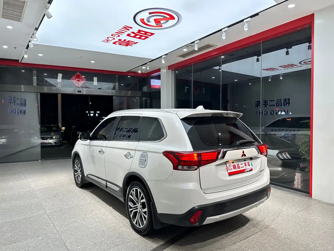 MITSUBISHI OUTLANDER