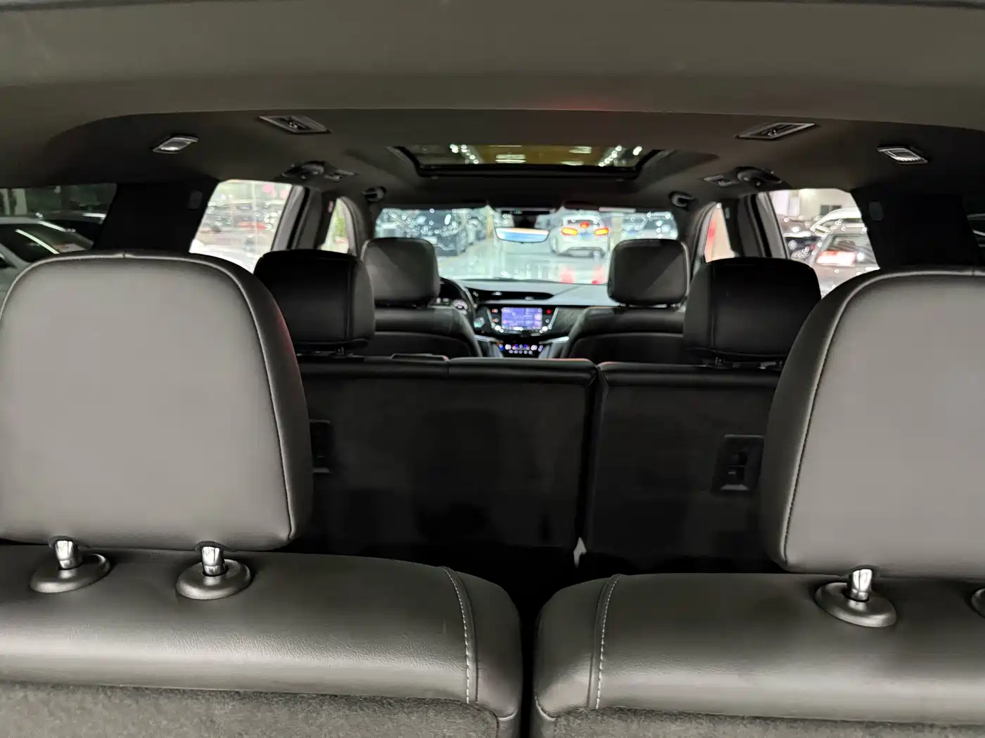 Фото 16 - Cadillac XT6