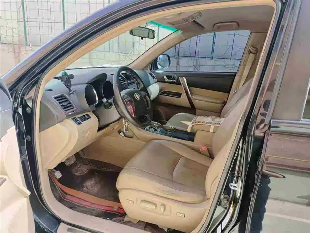 Toyota Highlander 2012 2.7L 2WD 7-Seater Luxury Edition фото 4