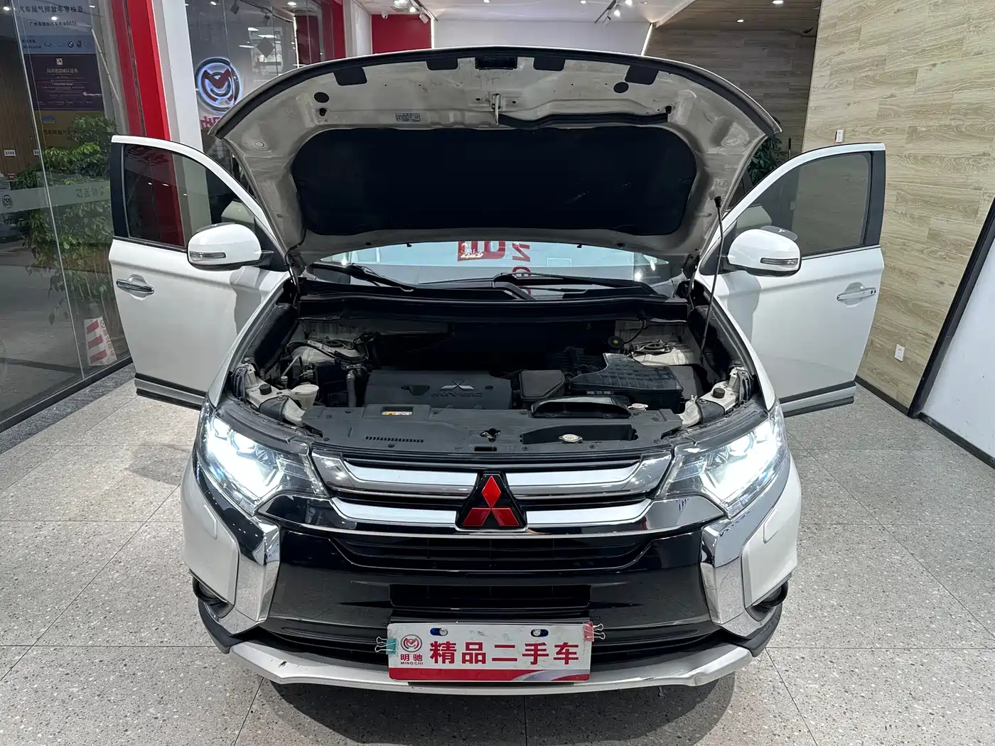 MITSUBISHI OUTLANDER