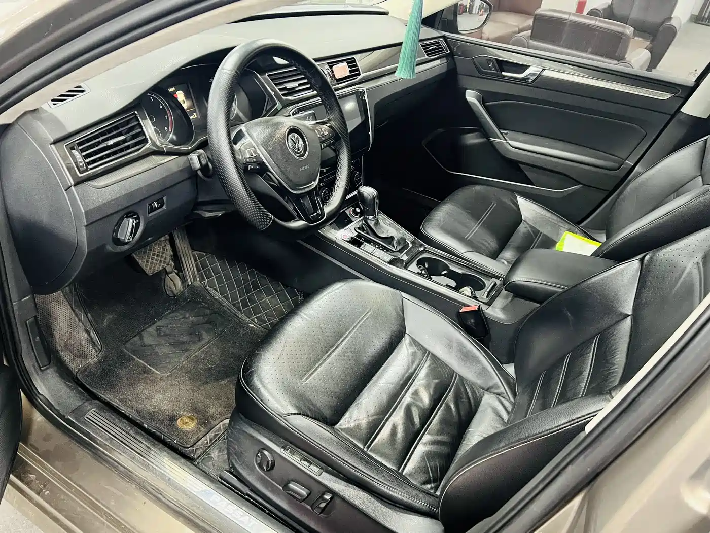 Volkswagen Passat 2016 330TSI DSG Executive Edition фото 6