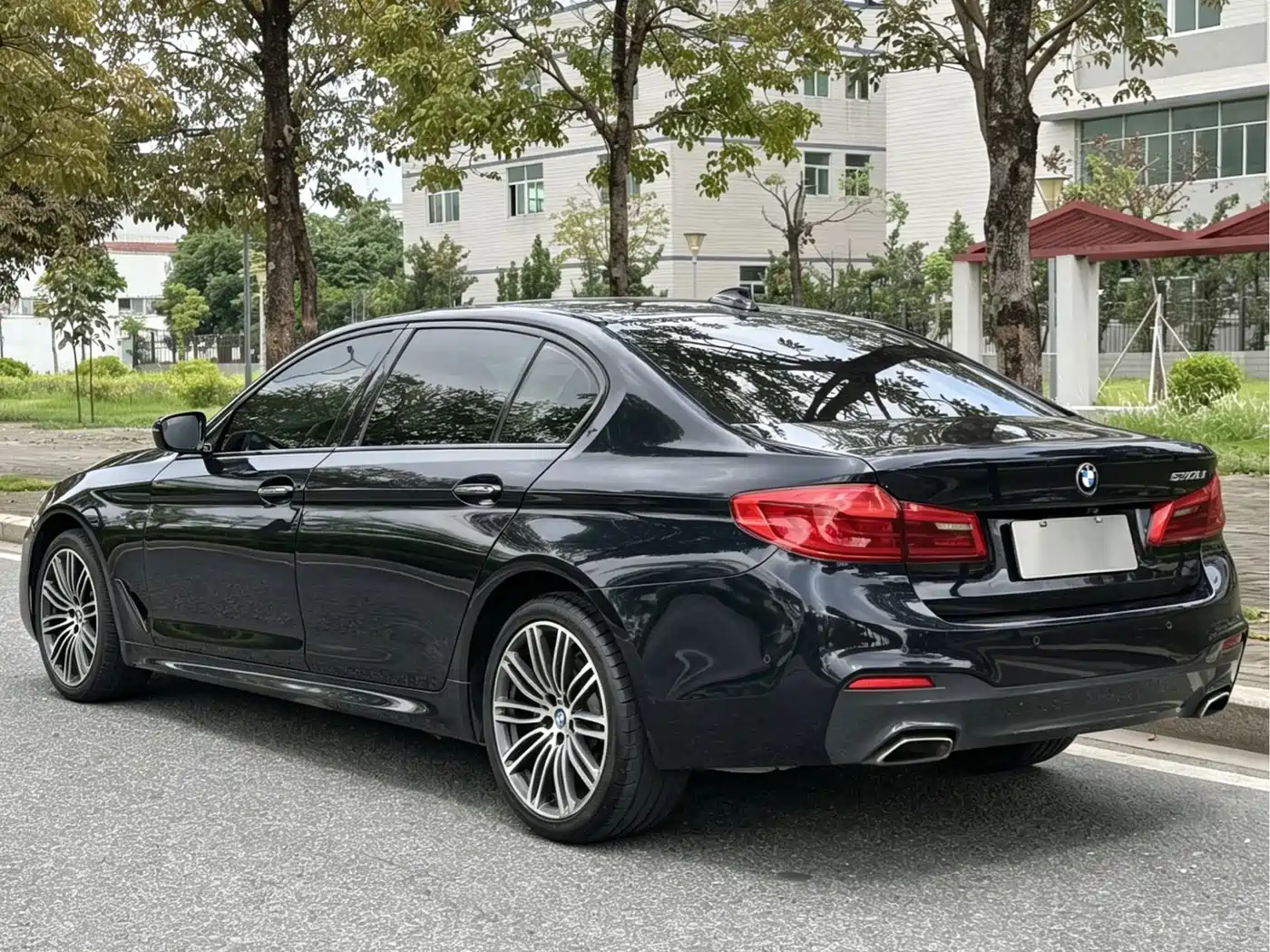 BMW 5 Series 2018 530Li Leading M Sport Package фото 16