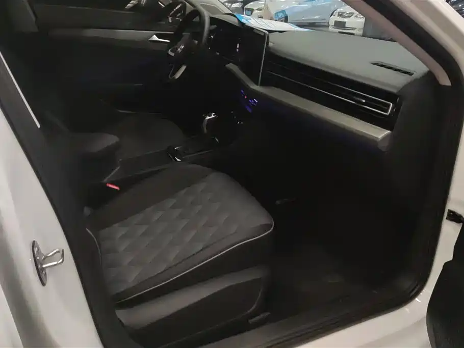 Volkswagen Sagitar 2025 300TSI DSG Surpass Edition фото 8