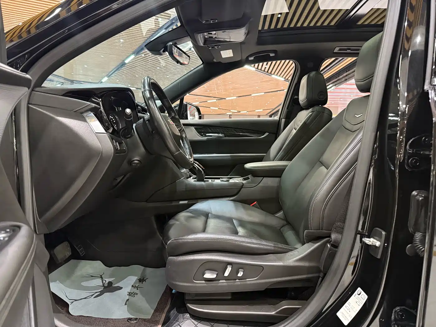 Фото 8 - Cadillac XT6