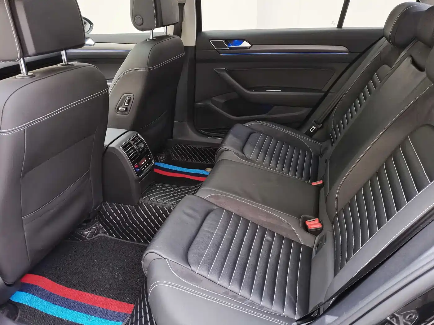 Volkswagen Magotan 2020 330TSI DSG Leading фото 8