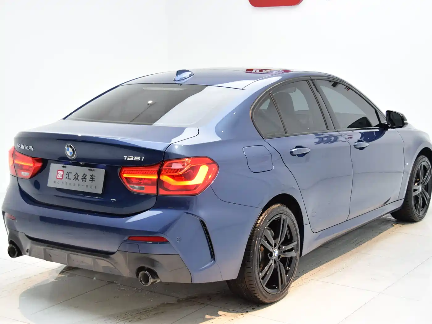 BMW 1 Series 2021 125i M Sport Black Night Edition фото 20