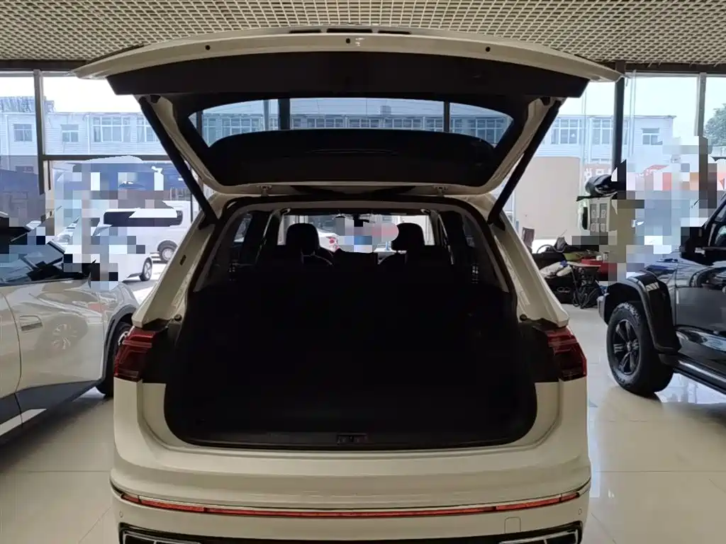 Volkswagen Tiguan L 2022 380TSI Automatic 4WD R-Line Cross Edition 7-Seater фото 19