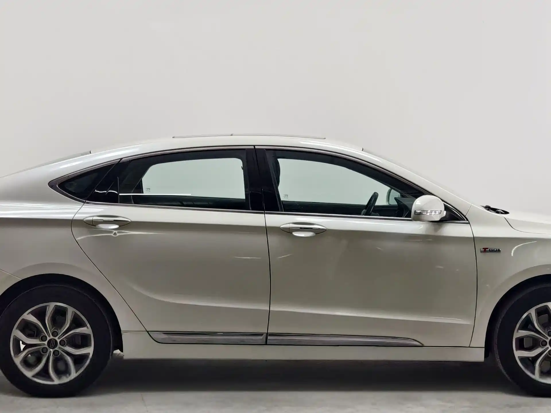 Фото 8 - Geely Borui