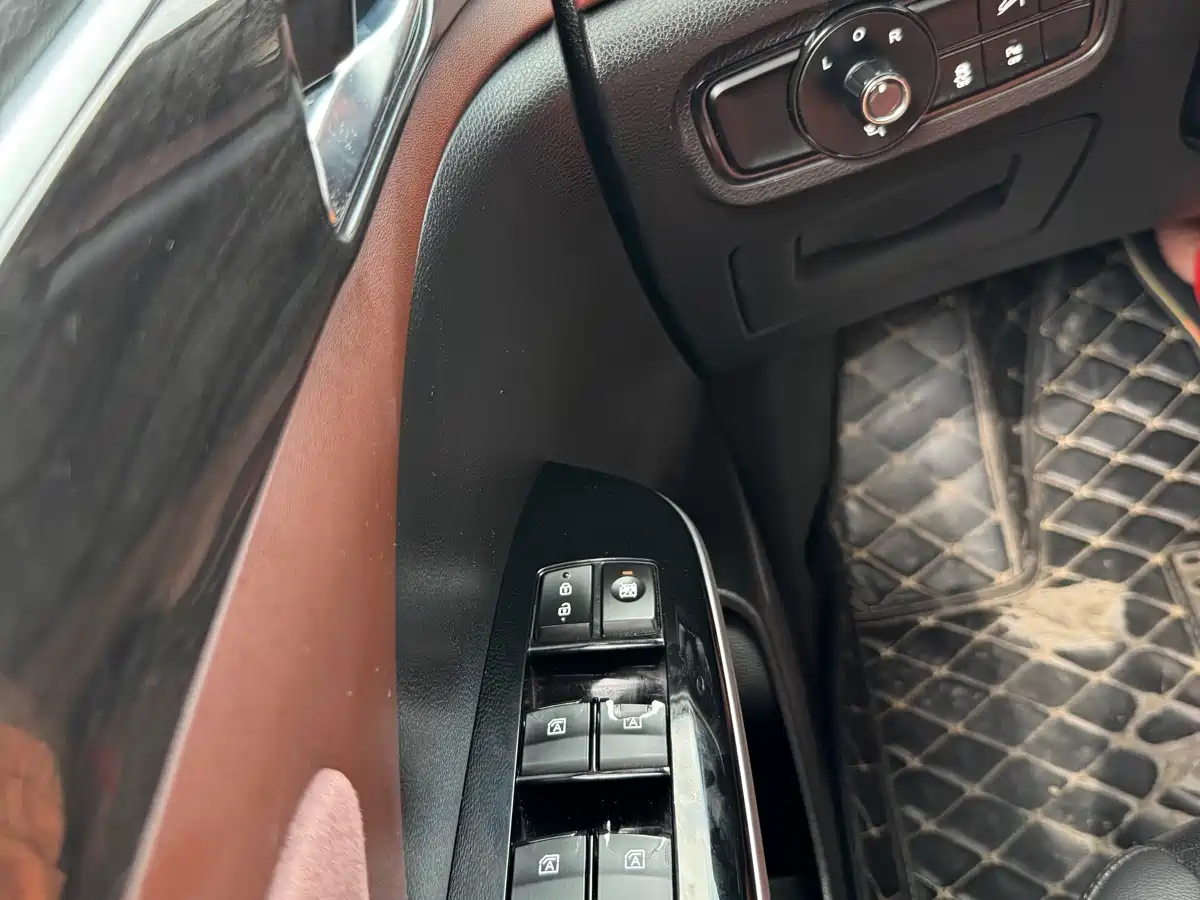GAC Trumpchi Trumpchi GS8 2017 320T 2WD Luxury Smart Connect (7-seater) фото 8