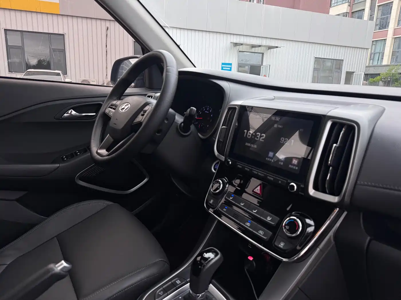 Hyundai Beijing Hyundai ix35 2018 2.0L Automatic 2WD Zhiyong·Enjoyment Edition фото 9