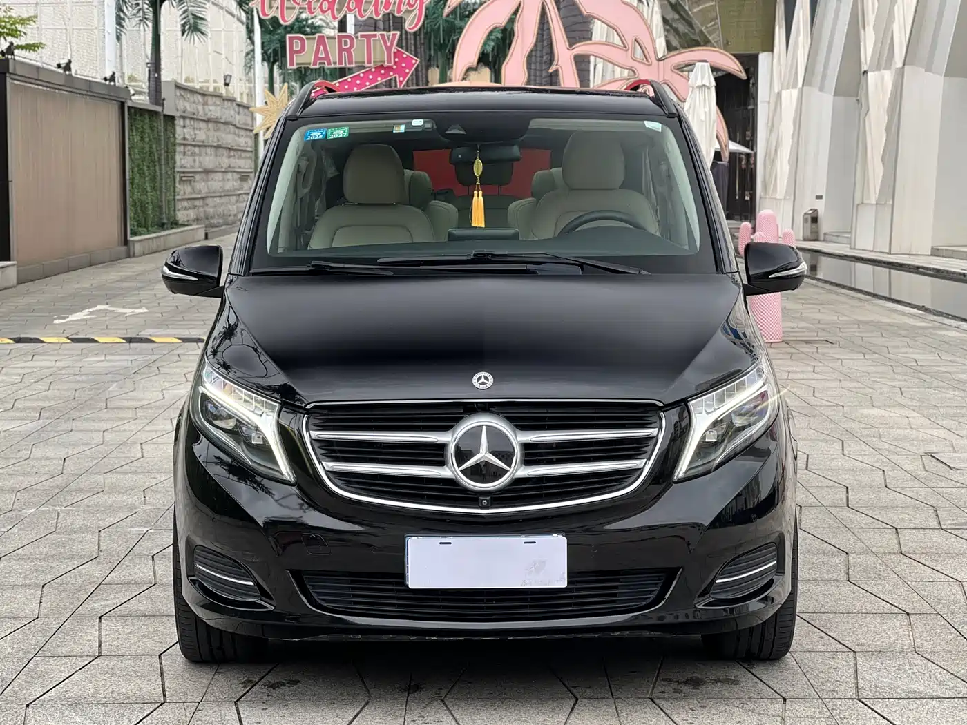 Mercedes-Benz V-Class 2017 Model V 260 L Premium Extended Edition фото 2