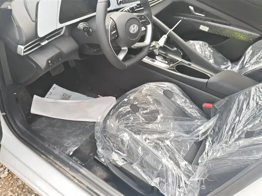 Hyundai Elantra 2023 1.5L CVT GLX Elite Edition фото 9