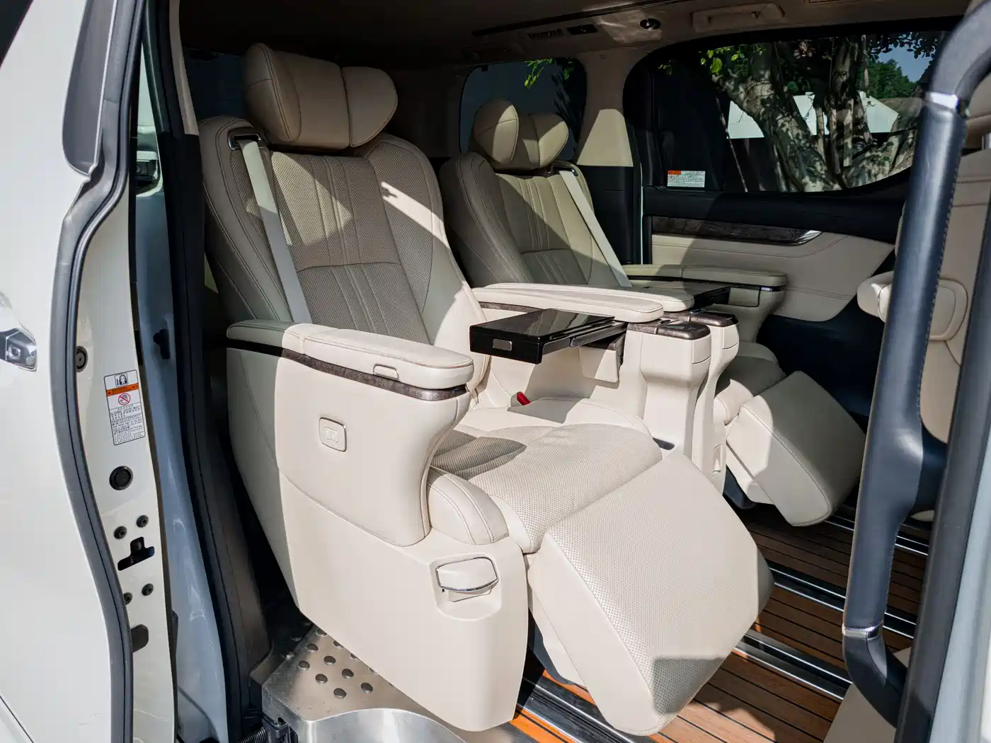 Toyota Alphard 2018 3.5L Premium фото 12