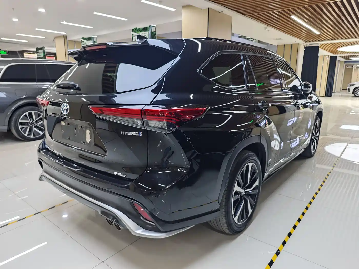Toyota Crown Kluger 2021 2.5L HEV 4WD Premium фото 6