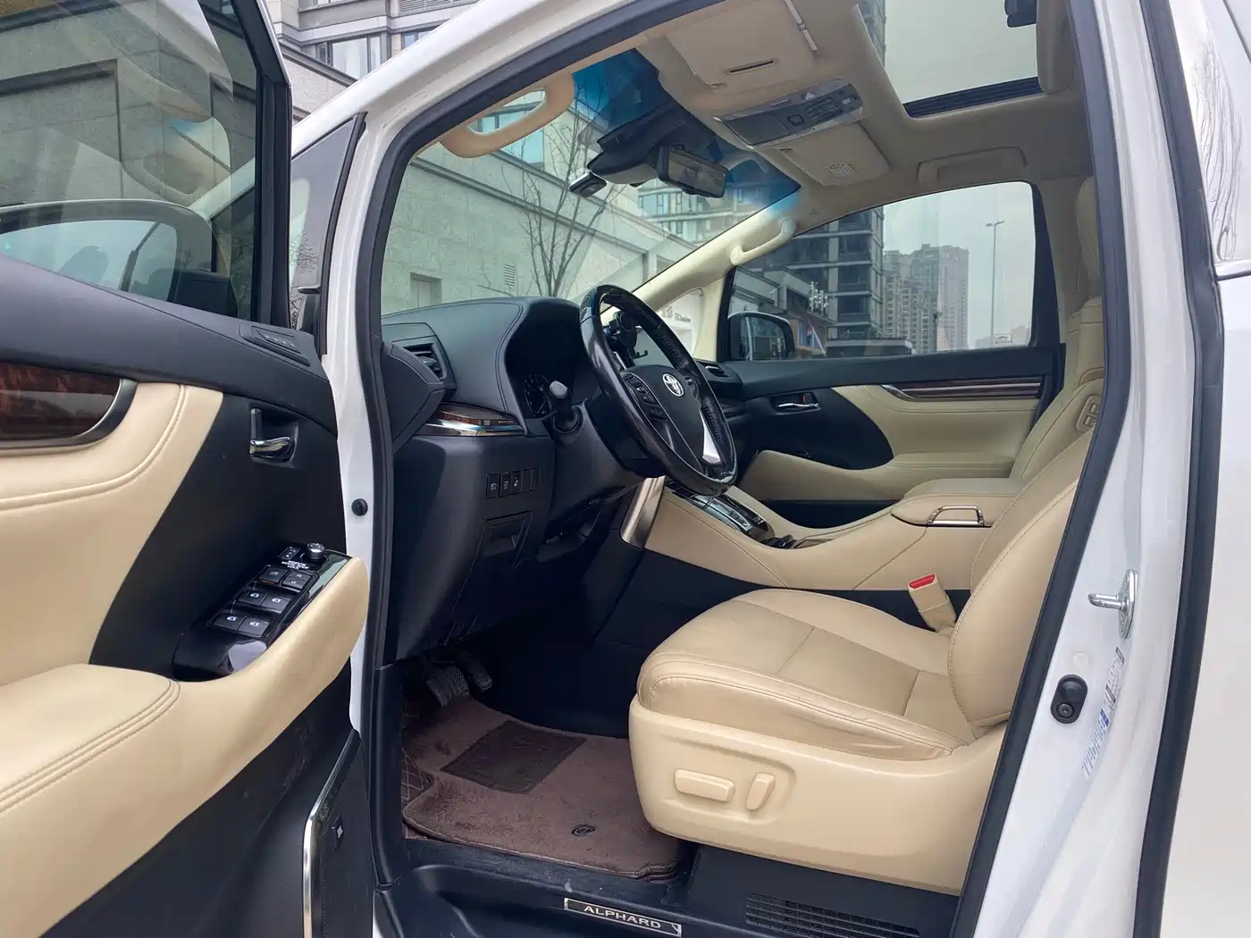 Toyota Alphard 2021 Hybrid 2.5L Luxury фото 3