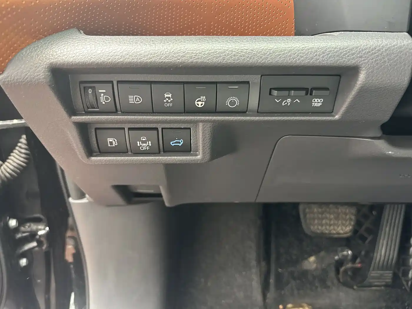 Toyota Granvia 2023 2.5L Hybrid Luxury Edition фото 8