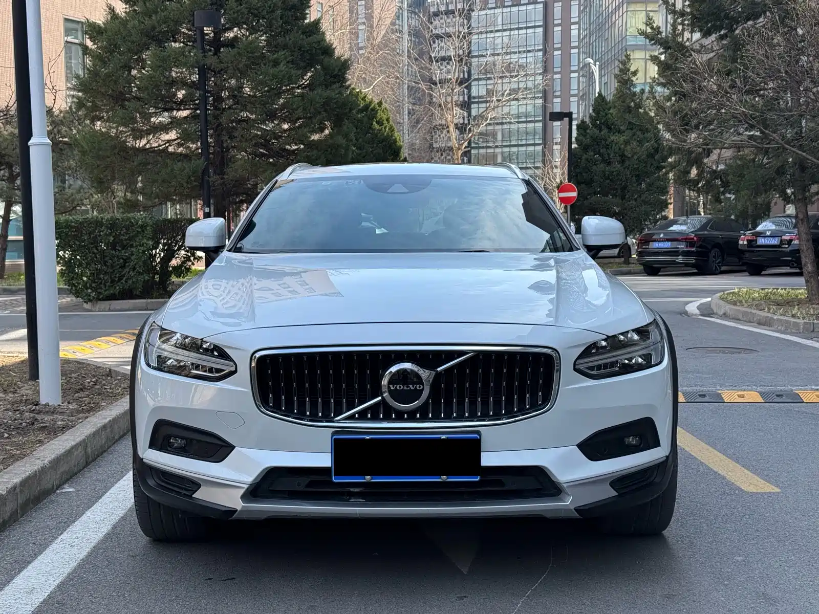 Photo 2 - Volvo V90