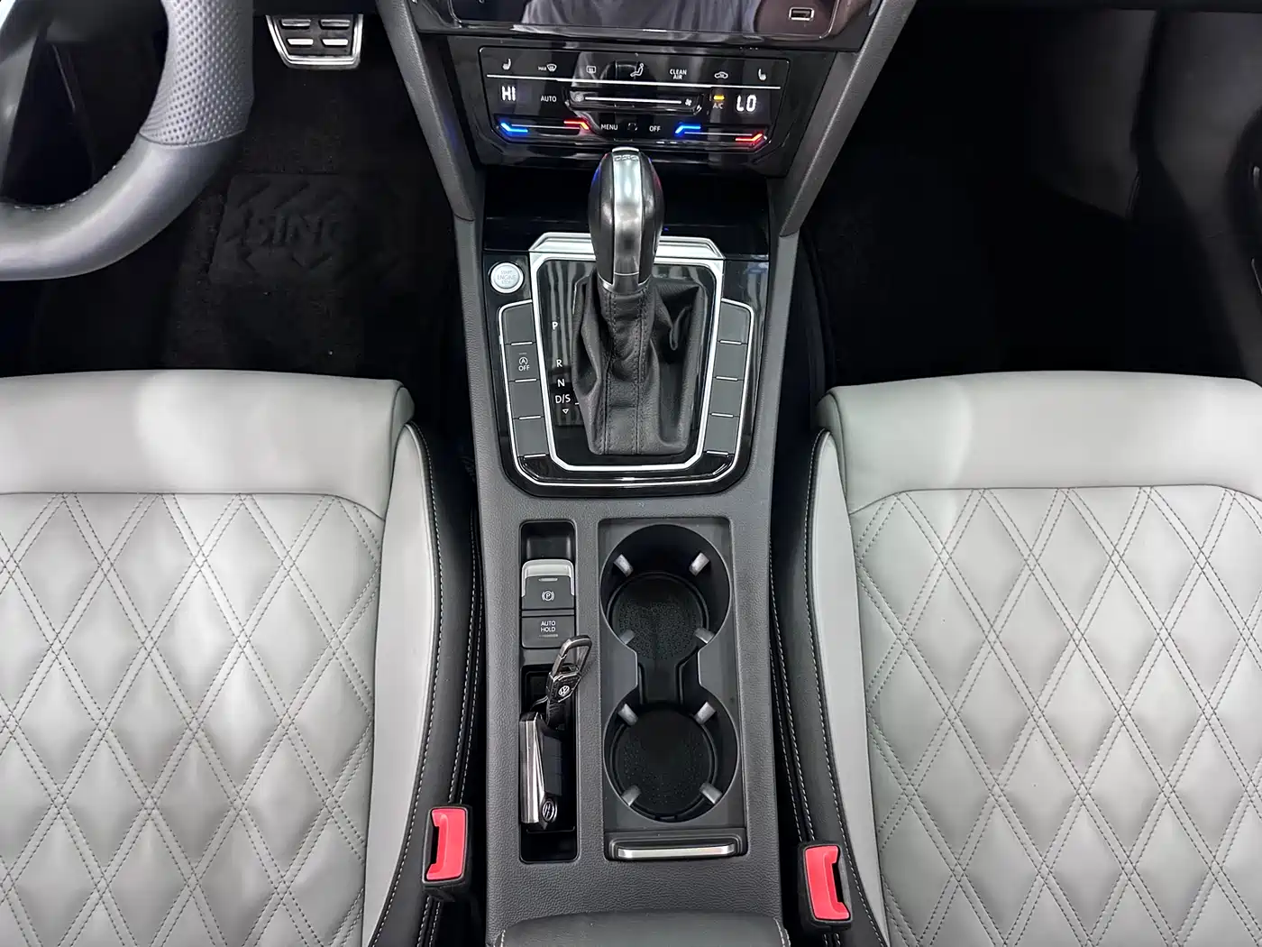 Volkswagen Magotan 2023 2 Million Units Anniversary Edition 330TSI DSG Leading Type фото 16