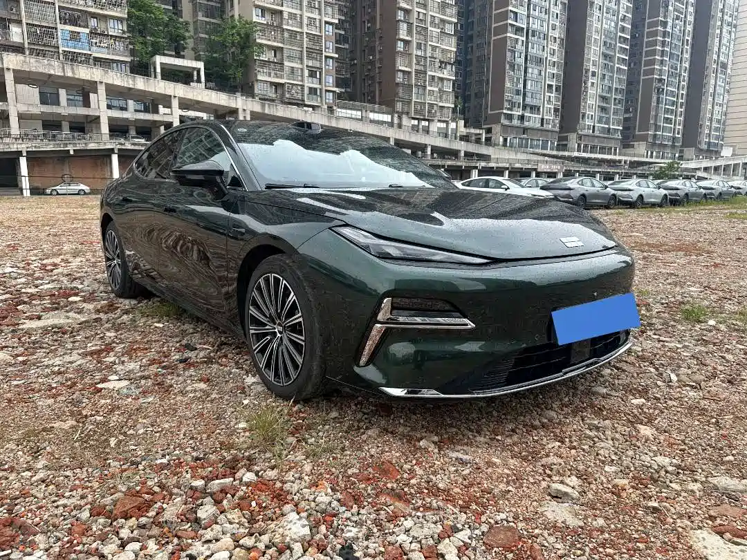 Geely Galaxy Galaxy Xingyao 8 2025 130km EM-i Premium Edition фото 3