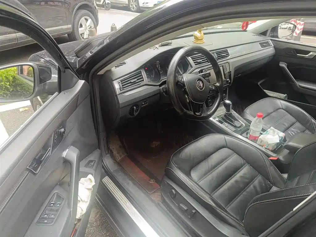Volkswagen Passat 2017 330TSI DSG Prestige фото 14