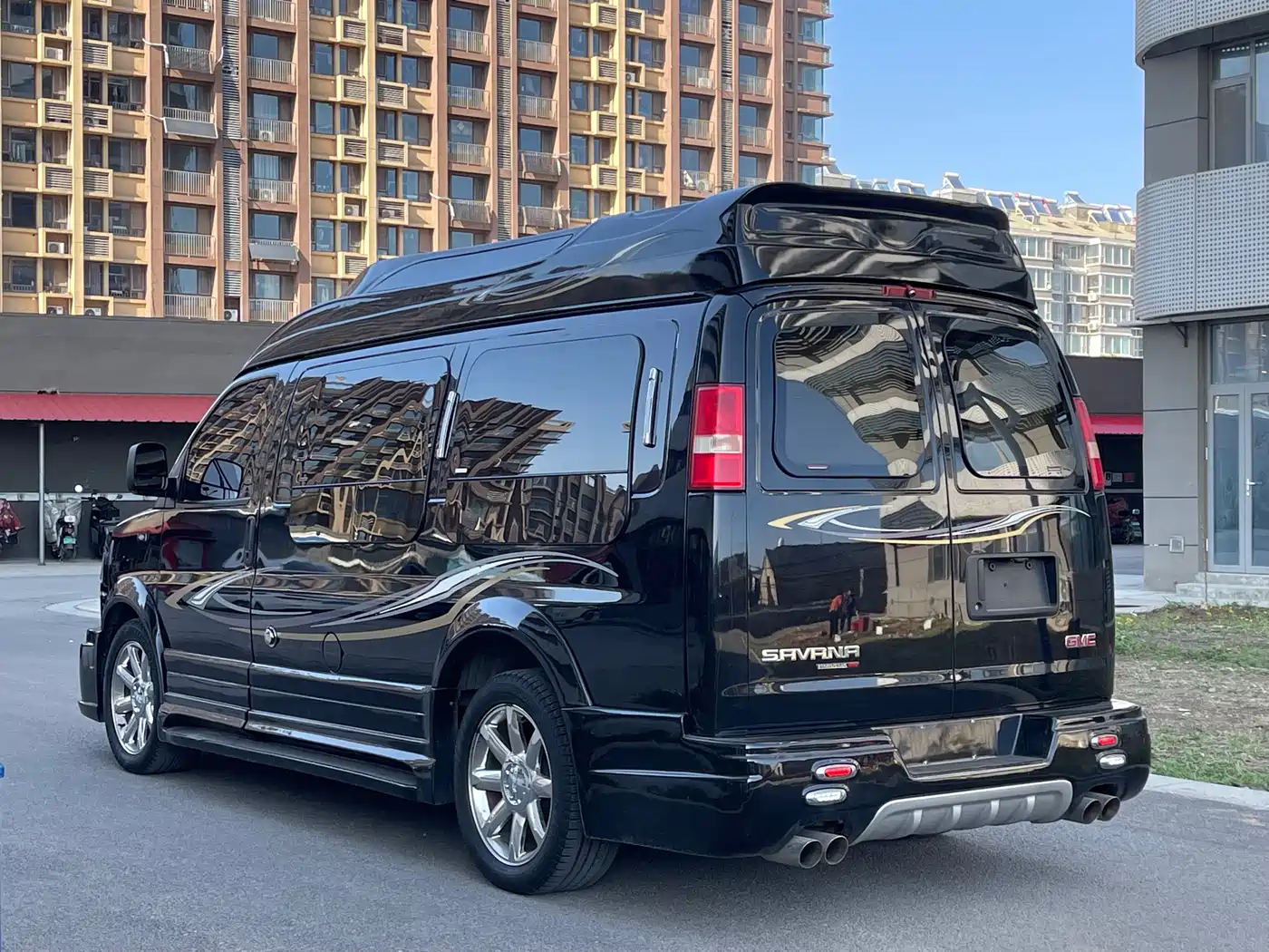 GMC Savana 2014 5.3L G2500S AWD Leader Class фото 6
