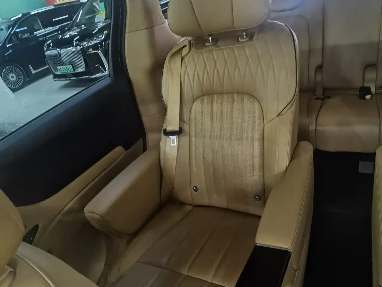 Voyah Auto Voyah Dreamer 2025 PHEV AWD Flagship Kunpeng Edition фото 18