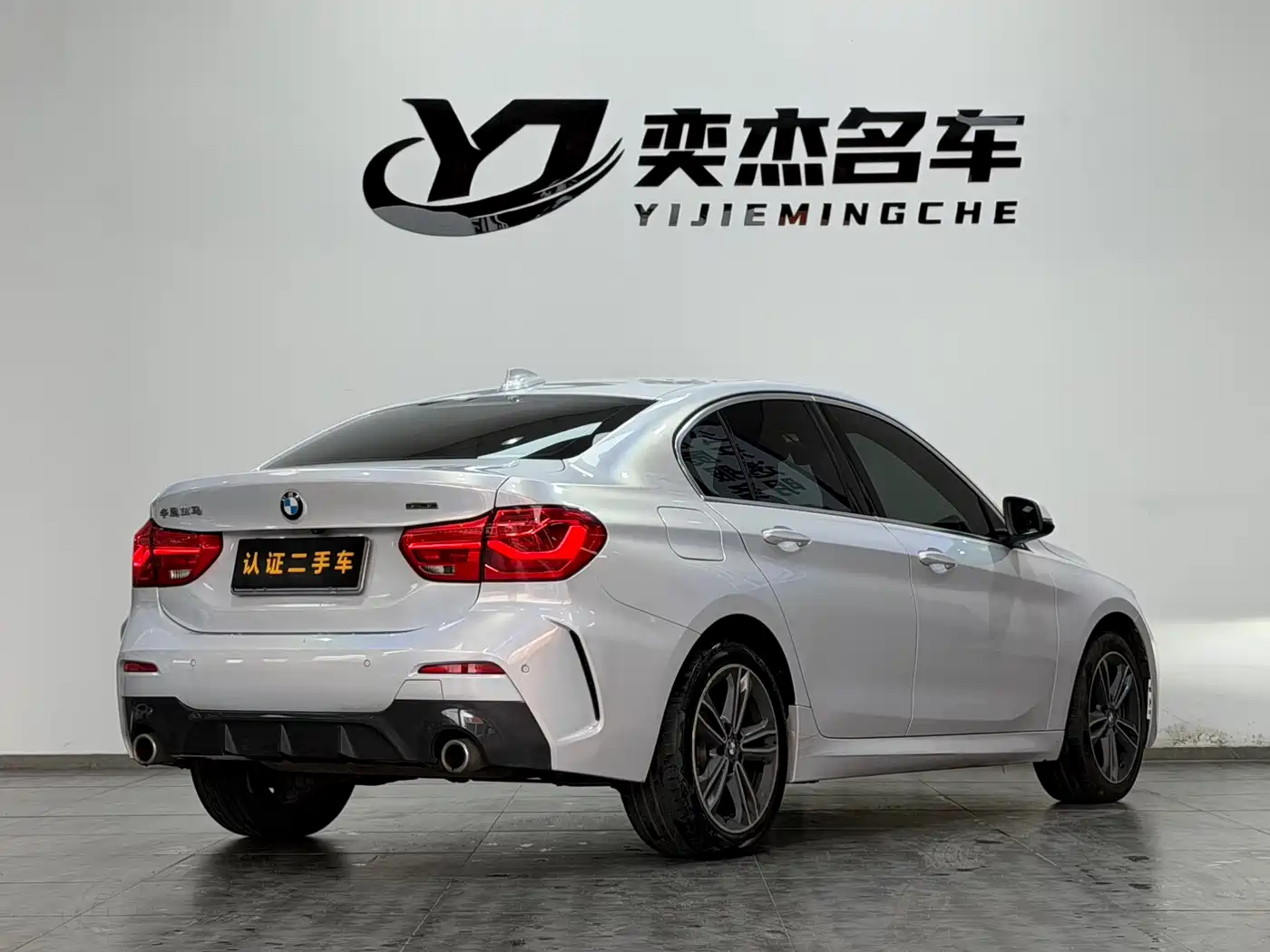 BMW 1 Series 2022 120i M Sport фото 9